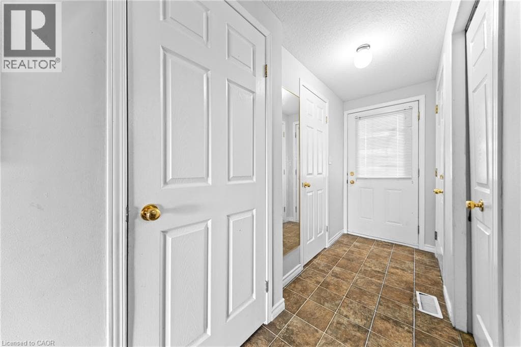 Townhouse for sale at 245 RED CLOVER Court, Laurentian West, Kitchener, Ontario, photo 5