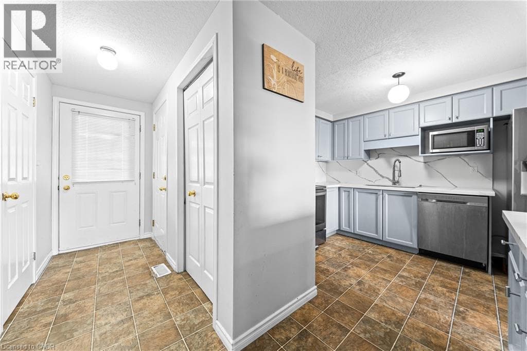 Townhouse for sale at 245 RED CLOVER Court, Laurentian West, Kitchener, Ontario, photo 6