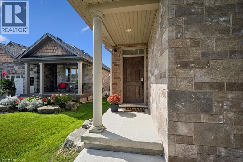 Detached for sale at 31 ZADUK Court, Conestogo, Woolwich, Ontario, photo 4