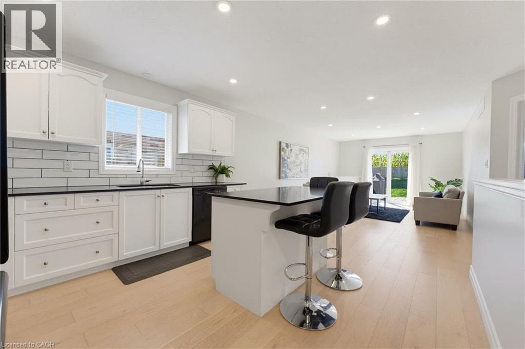 Semi-detached for sale at 195 BRENNEMAN Drive, Baden, Wilmot, Ontario, photo 4