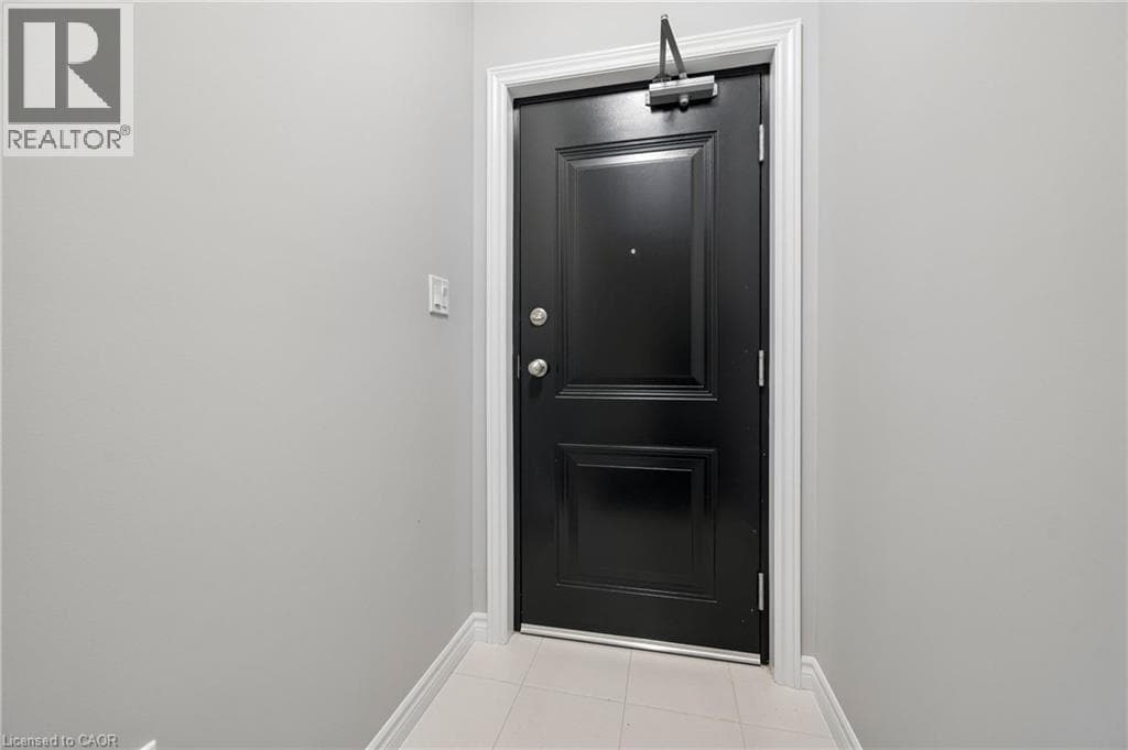 Townhouse for sale at 8 OAT Lane, Huron Park, Kitchener, Ontario, photo 3