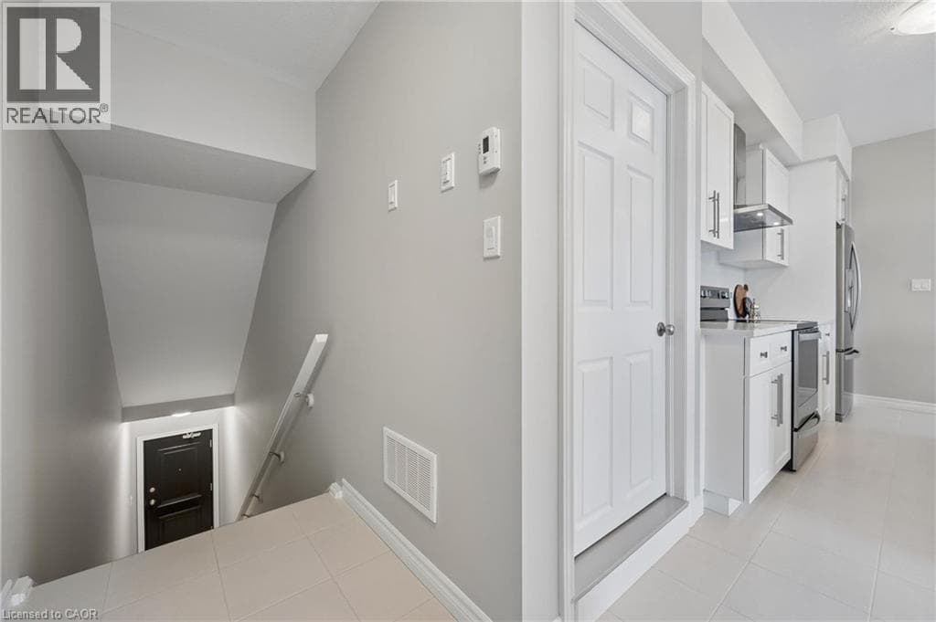 Townhouse for sale at 8 OAT Lane, Huron Park, Kitchener, Ontario, photo 4