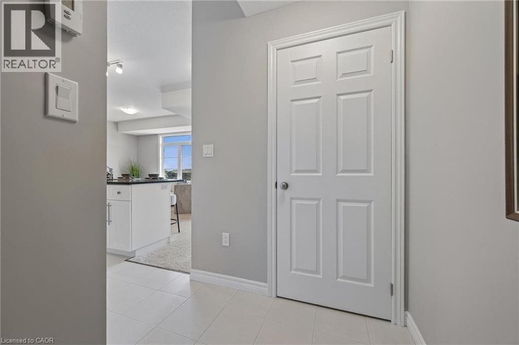 Townhouse for sale at 8 OAT Lane, Huron Park, Kitchener, Ontario, photo 5