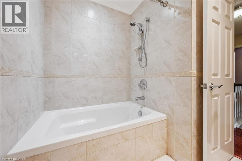 Detached for sale at 21 TINATAWA Court, Chicopee, Kitchener, Ontario, photo 16