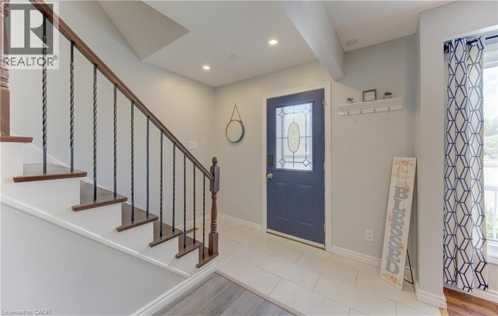 Townhouse for sale at 80 GLEN AVON Crescent, Forest Heights, Kitchener, Ontario, photo 2