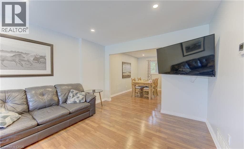 Townhouse for sale at 80 GLEN AVON Crescent, Forest Heights, Kitchener, Ontario, photo 5