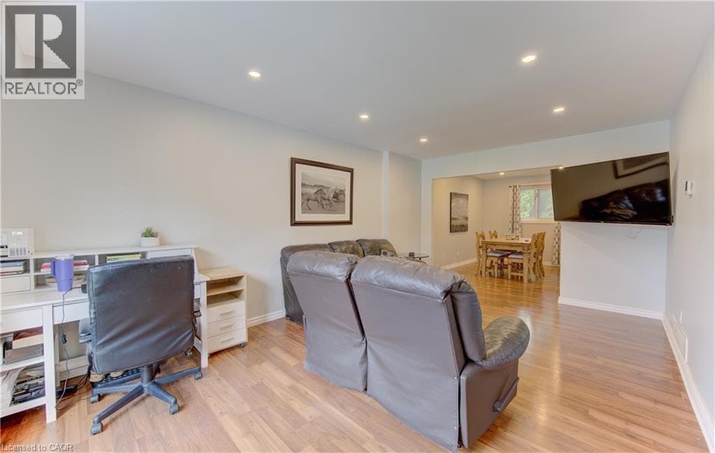 Townhouse for sale at 80 GLEN AVON Crescent, Forest Heights, Kitchener, Ontario, photo 4