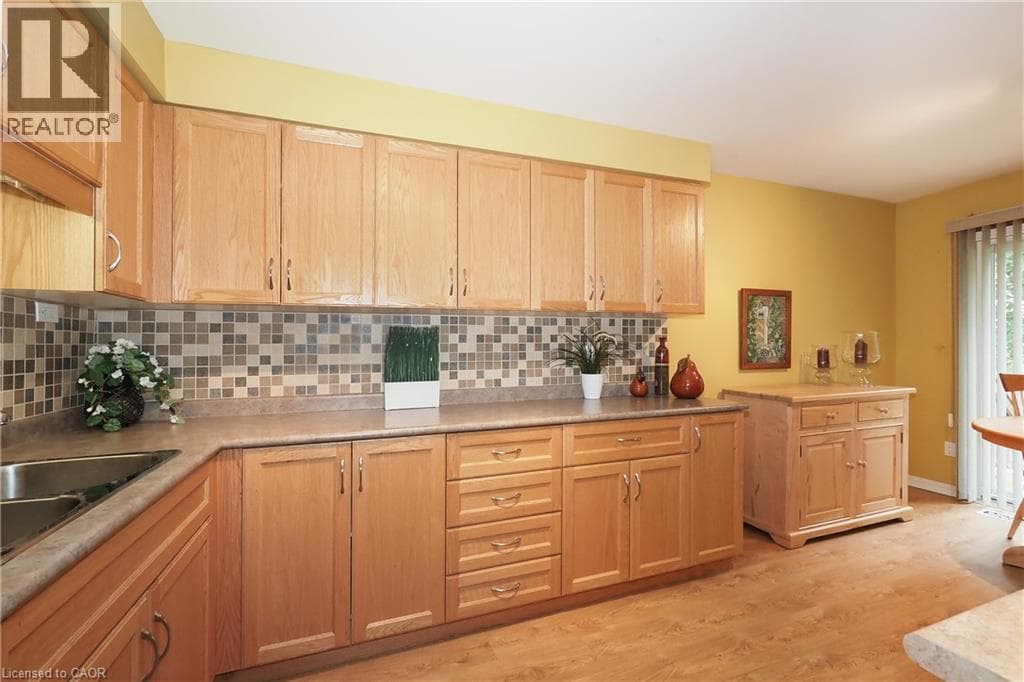 Townhouse for sale at 375 HOLIDAY INN Drive Unit# 34, Centennial, Cambridge, Ontario, photo 18