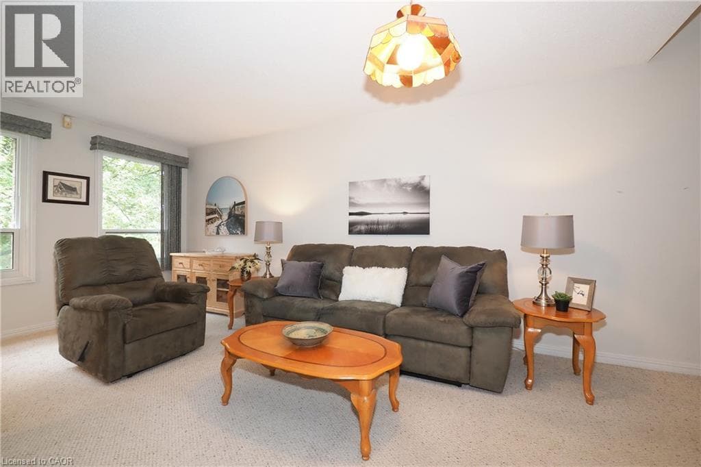 Townhouse for sale at 375 HOLIDAY INN Drive Unit# 34, Centennial, Cambridge, Ontario, photo 8