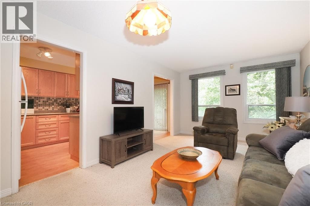 Townhouse for sale at 375 HOLIDAY INN Drive Unit# 34, Centennial, Cambridge, Ontario, photo 9