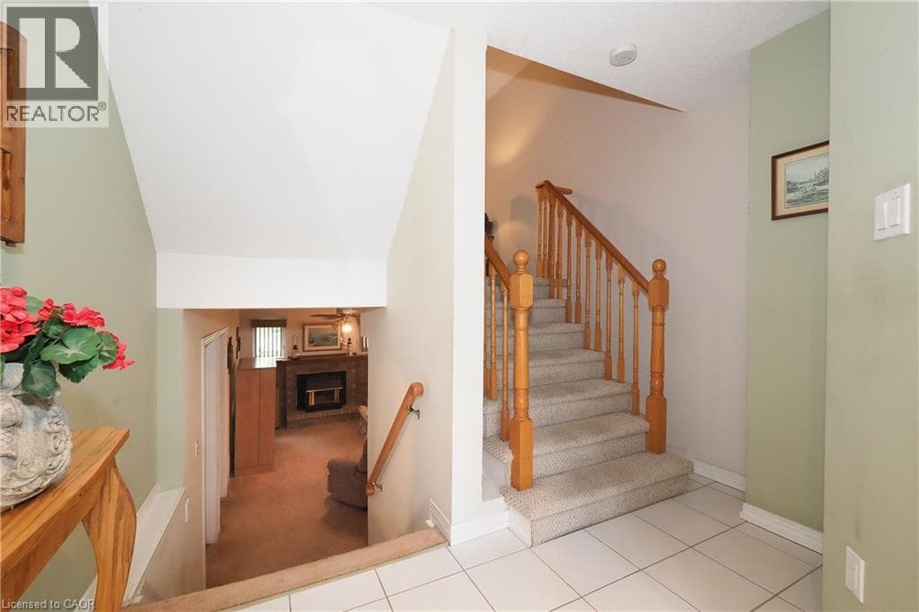 Townhouse for sale at 375 HOLIDAY INN Drive Unit# 34, Centennial, Cambridge, Ontario, photo 6