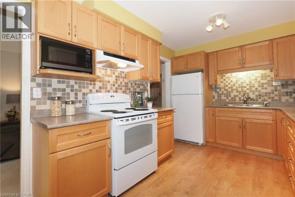 Townhouse for sale at 375 HOLIDAY INN Drive Unit# 34, Centennial, Cambridge, Ontario, photo 15