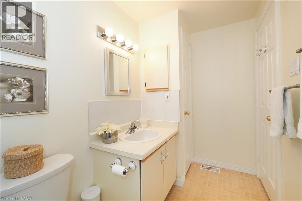 Townhouse for sale at 375 HOLIDAY INN Drive Unit# 34, Centennial, Cambridge, Ontario, photo 28