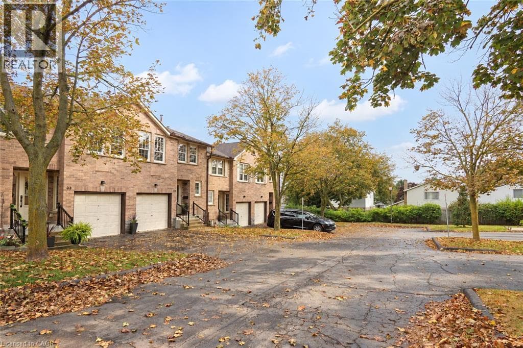 Townhouse for sale at 375 HOLIDAY INN Drive Unit# 34, Centennial, Cambridge, Ontario, photo 3