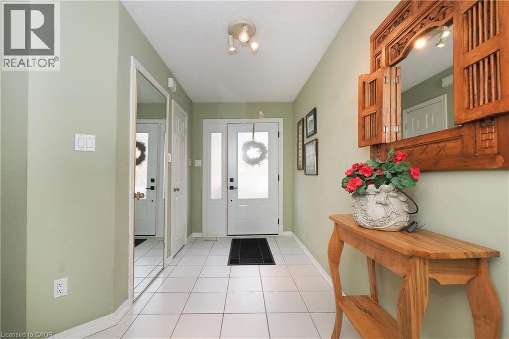 Townhouse for sale at 375 HOLIDAY INN Drive Unit# 34, Centennial, Cambridge, Ontario, photo 4
