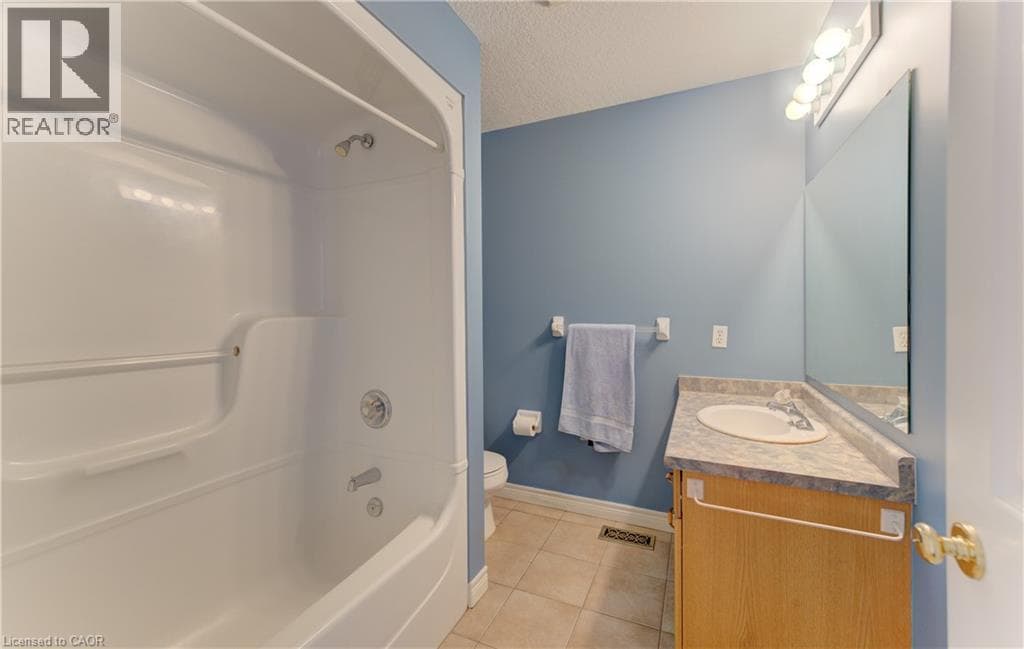 Townhouse for sale at 25 BANKSIDE Drive Unit# 2, Highland West, Kitchener, Ontario, photo 4