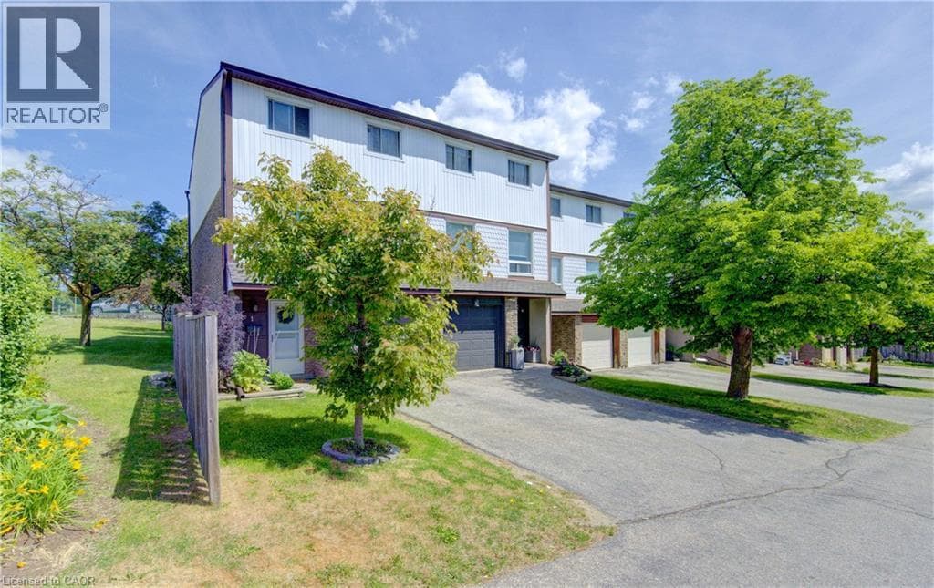 Townhouse for sale at 80 OLD COUNTRY Drive Unit# 1, Country Hills, Kitchener, Ontario, photo 2