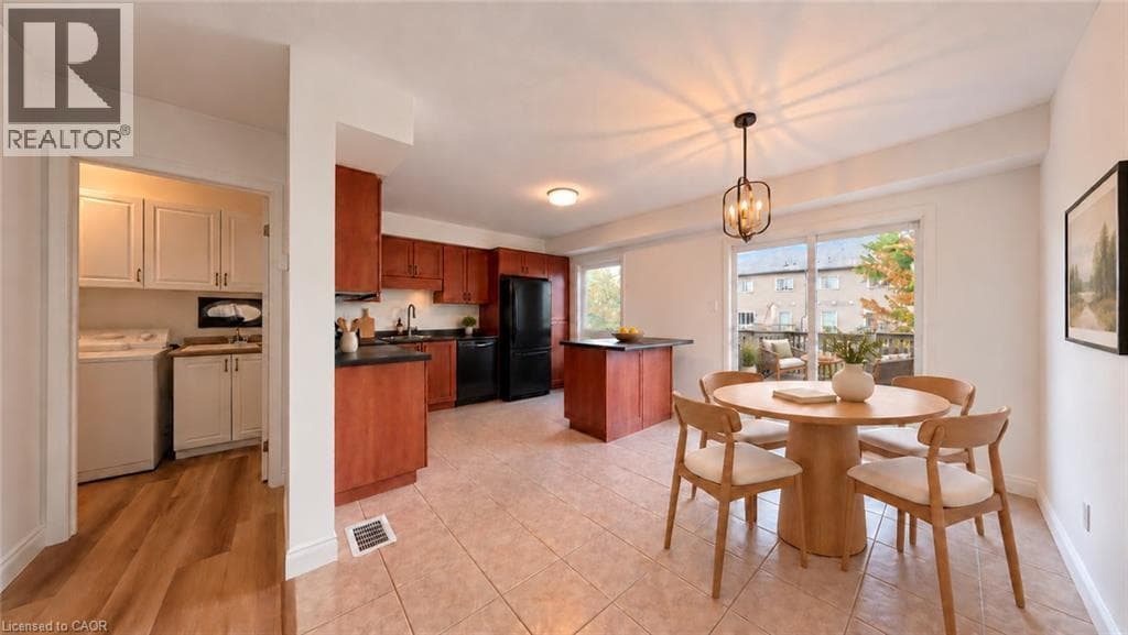 Townhouse for sale at 250 PARKVALE Drive, Huron Park, Kitchener, Ontario, photo 4