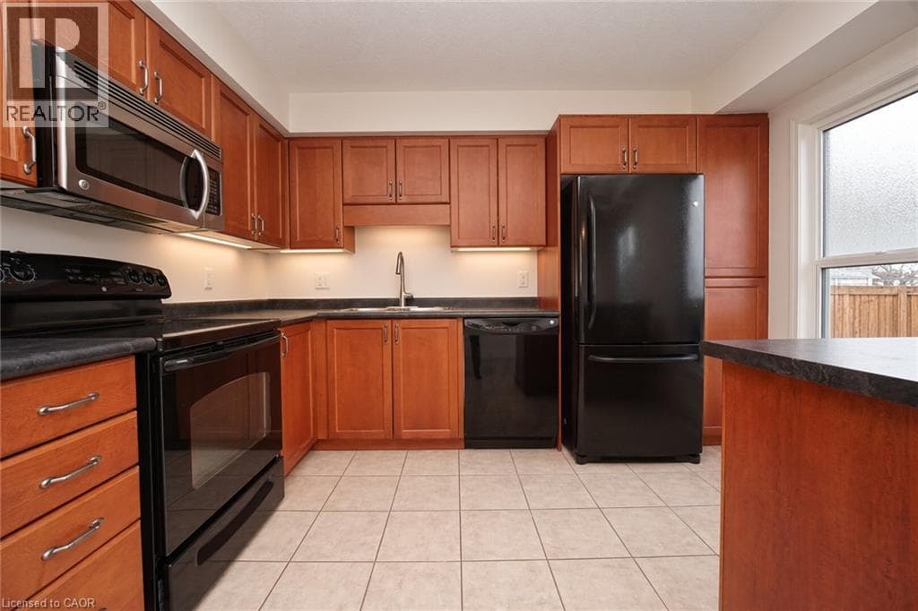 Townhouse for sale at 250 PARKVALE Drive, Huron Park, Kitchener, Ontario, photo 5