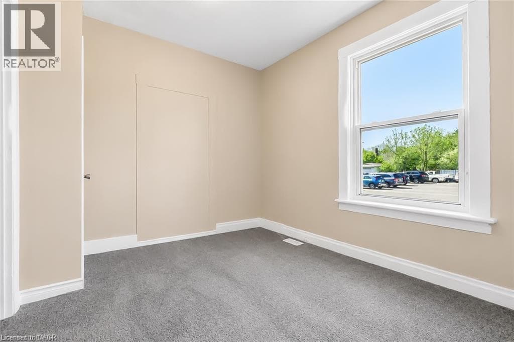 Detached for sale at 93 LANCASTER Street W, Mt. Hope Huron Park, Kitchener, Ontario, photo 9