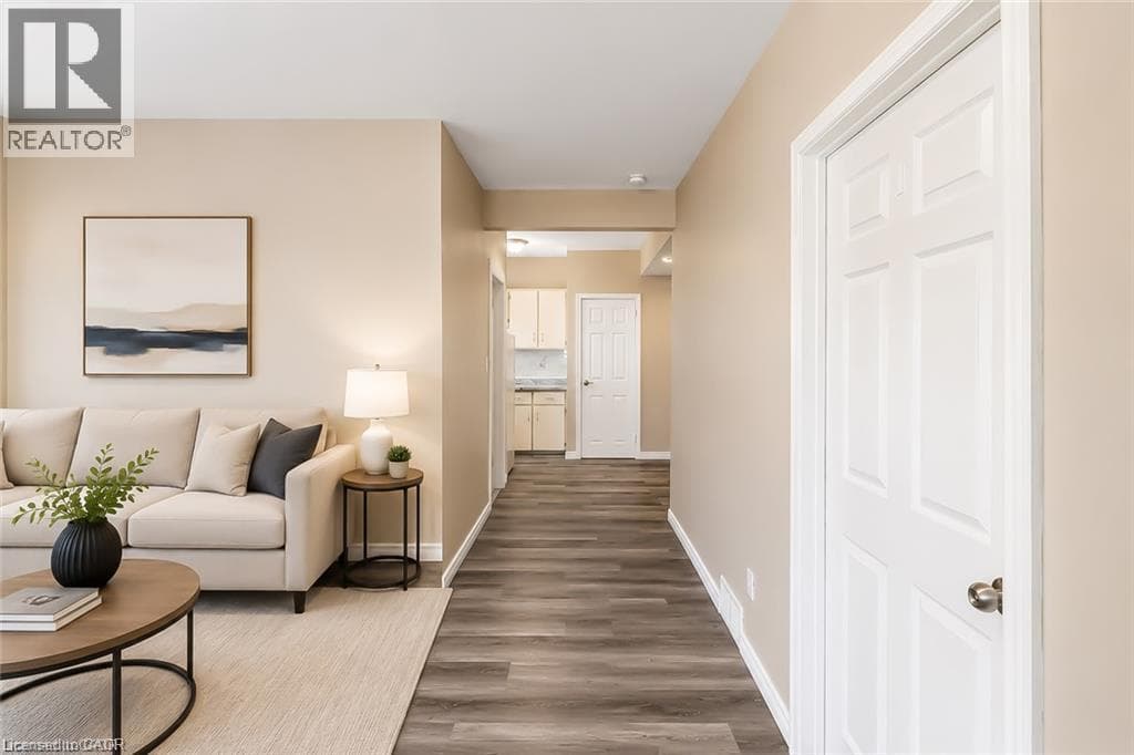 Detached for sale at 93 LANCASTER Street W, Mt. Hope Huron Park, Kitchener, Ontario, photo 4