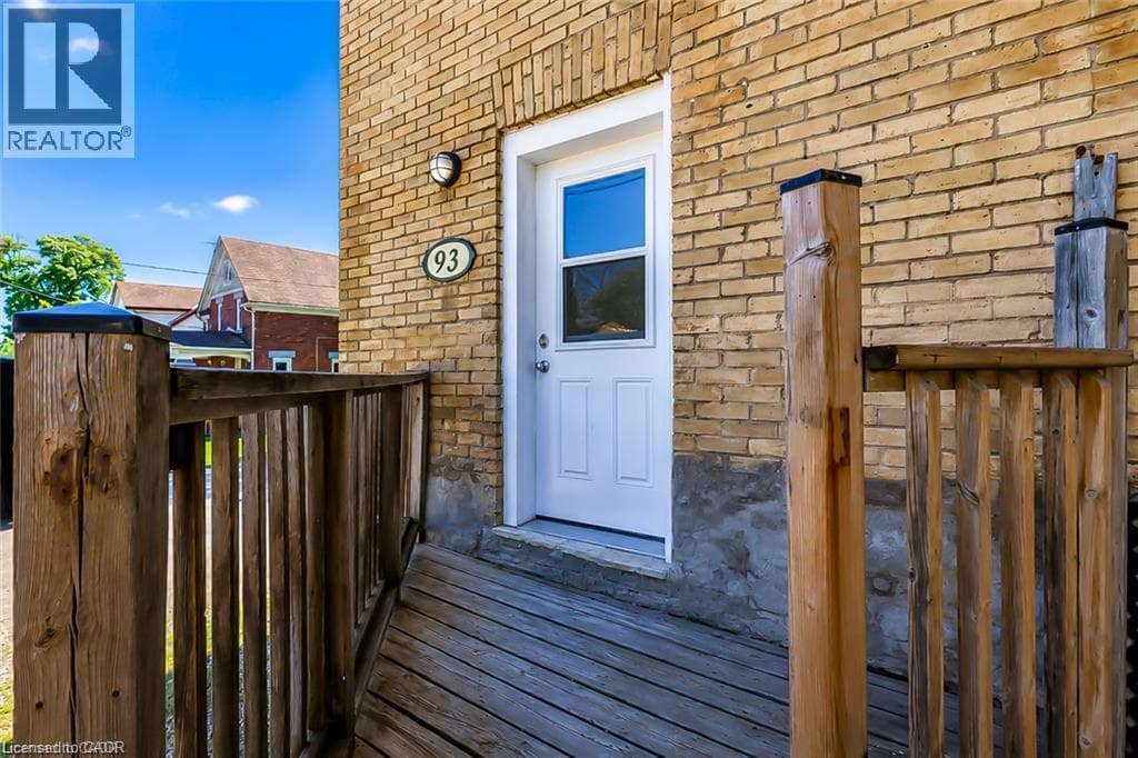 Detached for sale at 93 LANCASTER Street W, Mt. Hope Huron Park, Kitchener, Ontario, photo 3