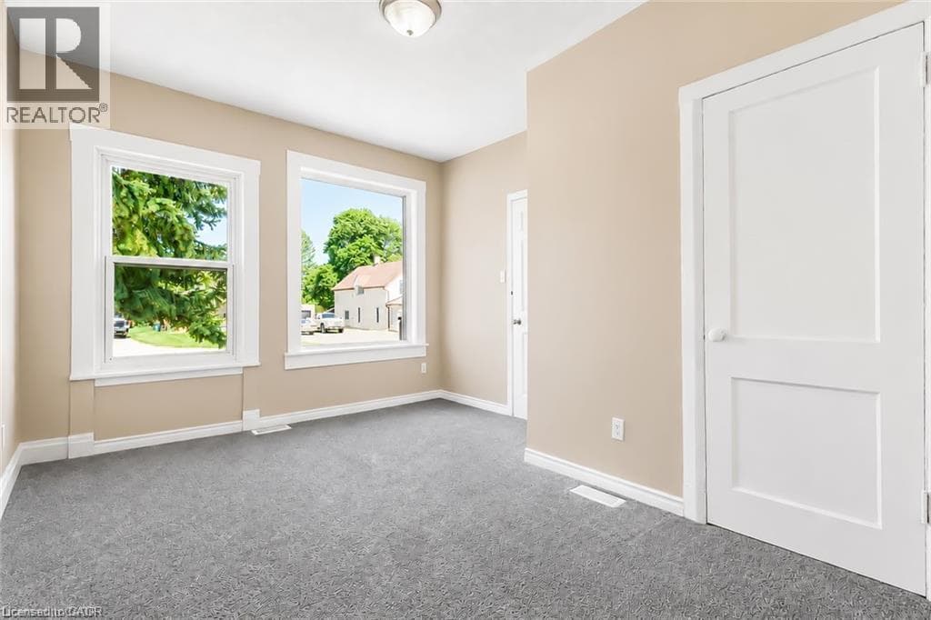 Detached for sale at 93 LANCASTER Street W, Mt. Hope Huron Park, Kitchener, Ontario, photo 5