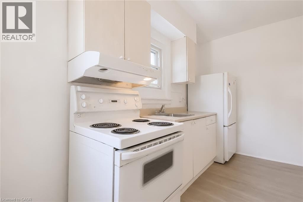 Detached for sale at 87 LANCASTER Street W, Mt. Hope Huron Park, Kitchener, Ontario, photo 9