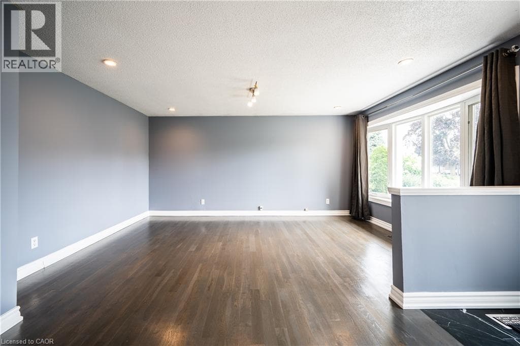 Detached for sale at 66 BELWOOD Crescent, Vanier, Kitchener, Ontario, photo 3