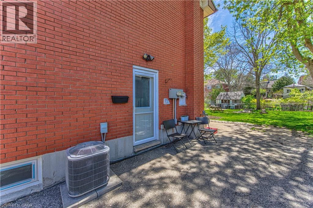 Detached for sale at 37 GOTTSCHEER Court, Southdale, Kitchener, Ontario, photo 5