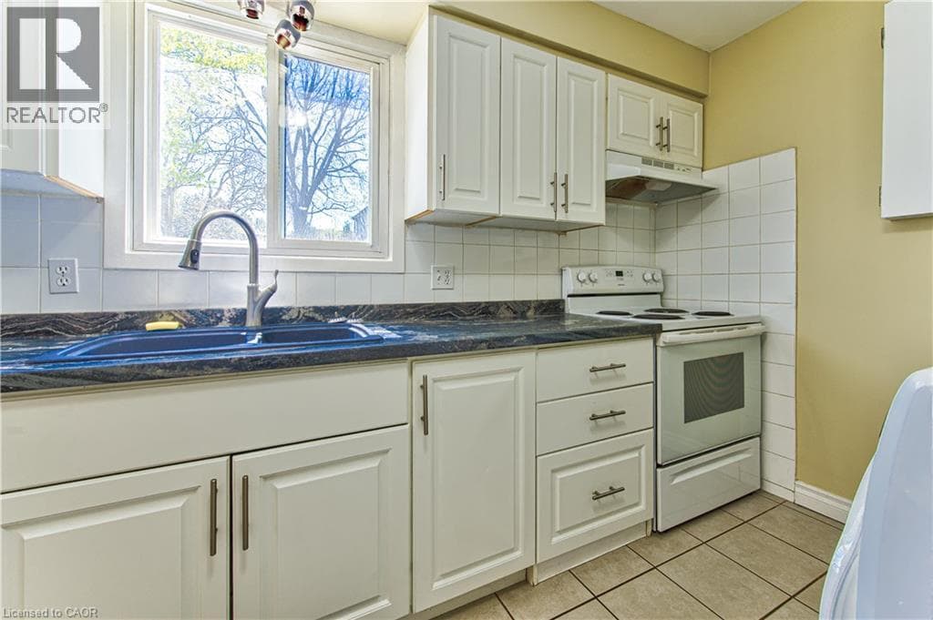 Detached for sale at 37 GOTTSCHEER Court, Southdale, Kitchener, Ontario, photo 17