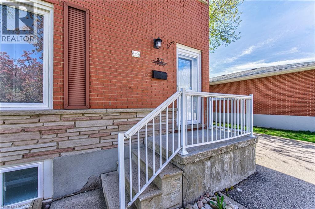Multi-family for sale at 37 GOTTSCHEER Court, Southdale, Kitchener, Ontario, photo 4