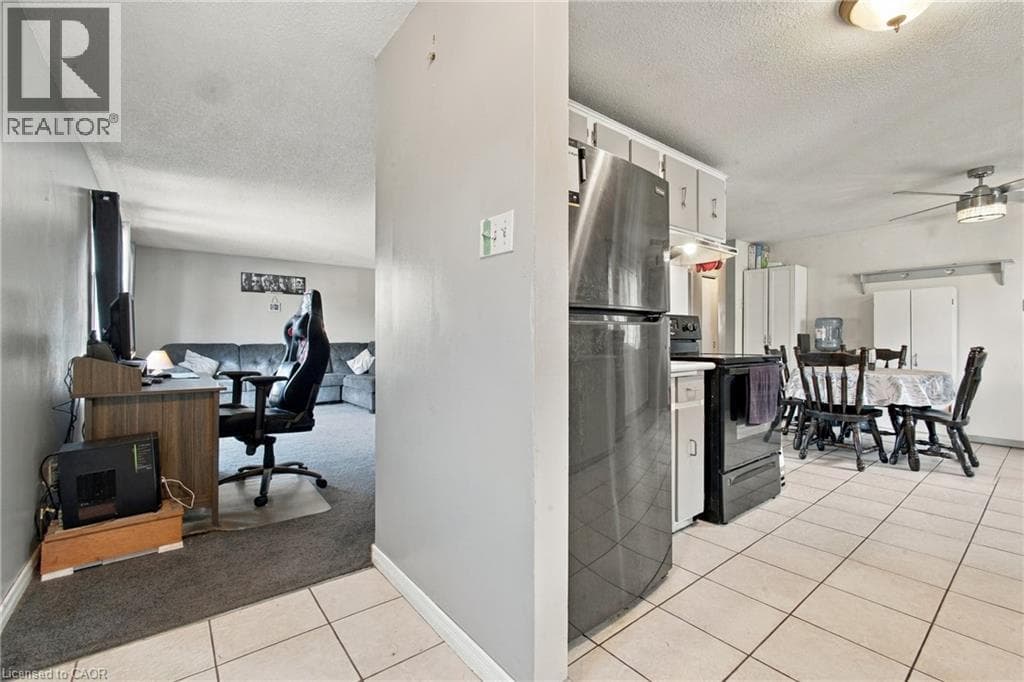 Detached for sale at 135 CEDARHILL Crescent, Country Hills, Kitchener, Ontario, photo 4
