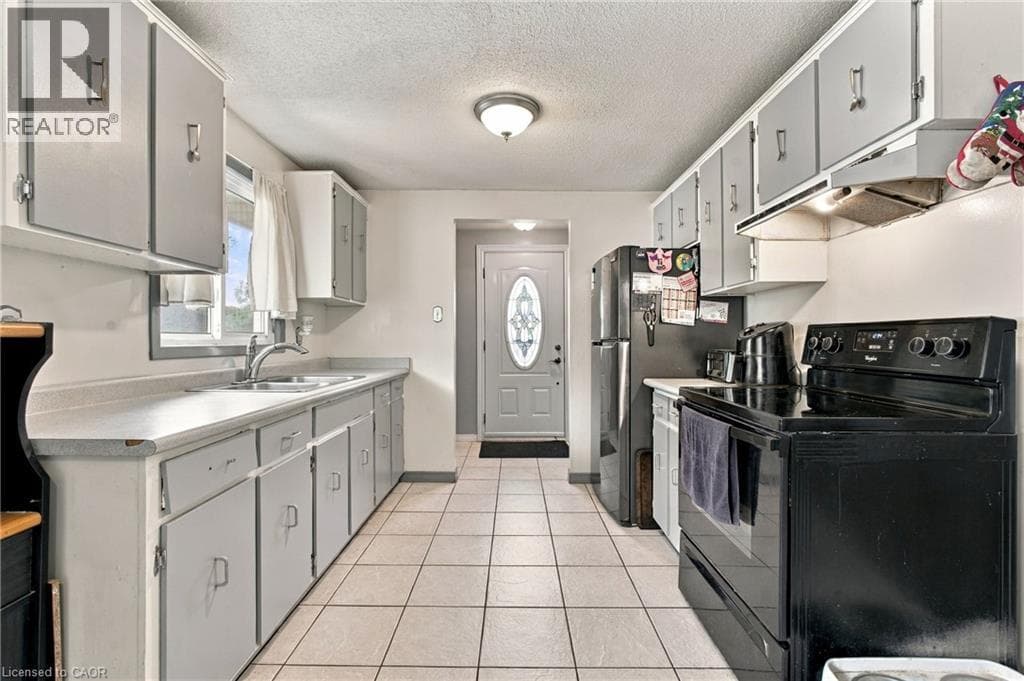 Detached for sale at 135 CEDARHILL Crescent, Country Hills, Kitchener, Ontario, photo 3
