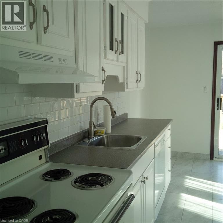 Detached for sale at 245 EIGHTH Avenue, Vanier, Kitchener, Ontario, photo 9