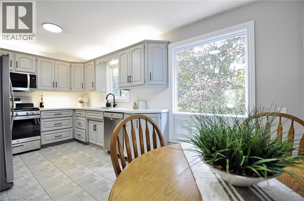 Detached for sale at 6 CRICKET HOLLOW, Forest Heights, Kitchener, Ontario, photo 3