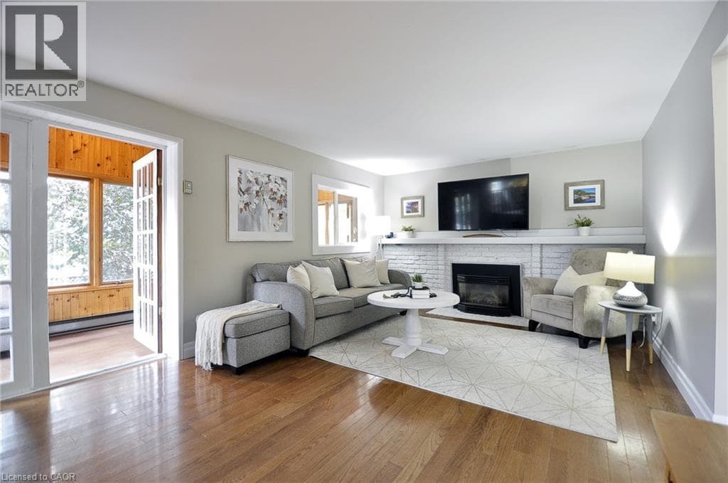 Detached for sale at 6 CRICKET HOLLOW, Forest Heights, Kitchener, Ontario, photo 2