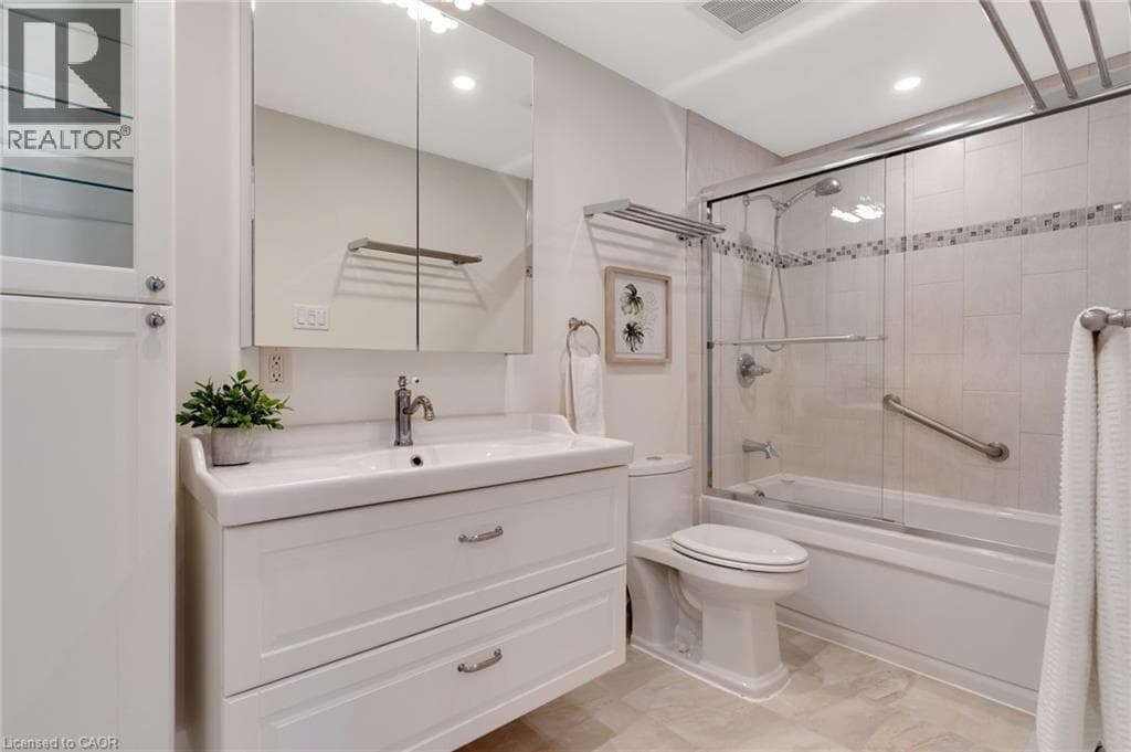 Townhouse for sale at 375 HOLIDAY INN Drive Unit# 28, Centennial, Cambridge, Ontario, photo 27