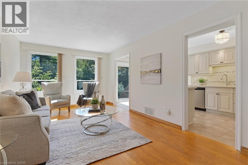 Townhouse for sale at 375 HOLIDAY INN Drive Unit# 28, Centennial, Cambridge, Ontario, photo 8