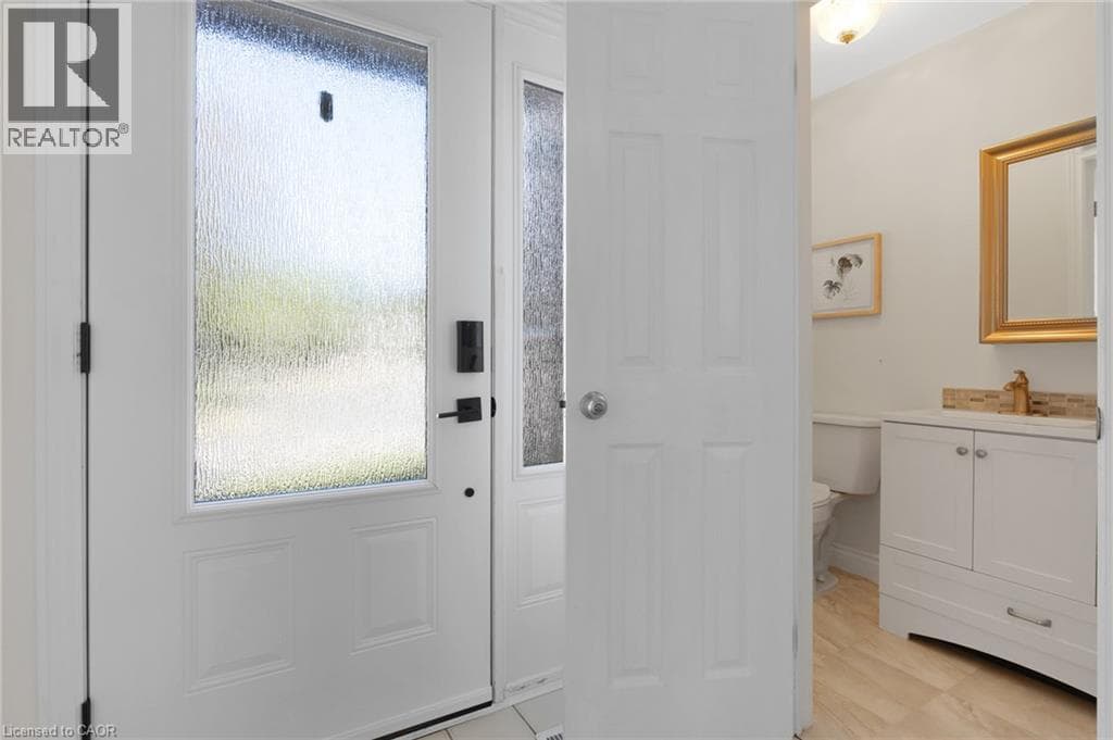 Townhouse for sale at 375 HOLIDAY INN Drive Unit# 28, Centennial, Cambridge, Ontario, photo 5