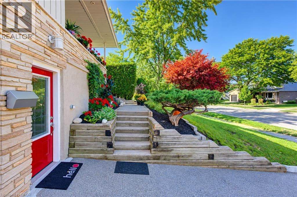 Detached for sale at 218 FORESTWOOD Drive, Forest Heights, Kitchener, Ontario, photo 3