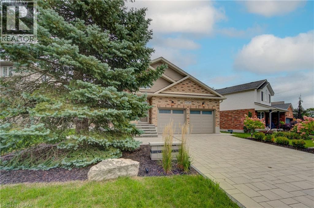 Detached for sale at 574 CLIPPER Drive, Eastbridge, Waterloo, Ontario, photo 2