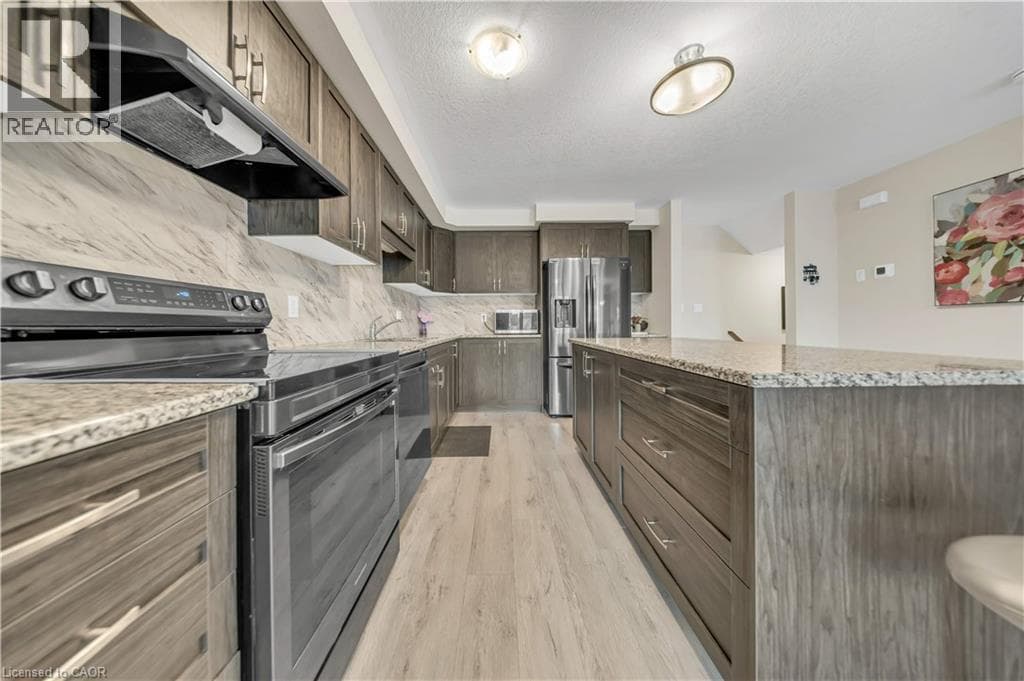 Townhouse for sale at 23 VALENCIA Avenue, Huron Park, Kitchener, Ontario, photo 15