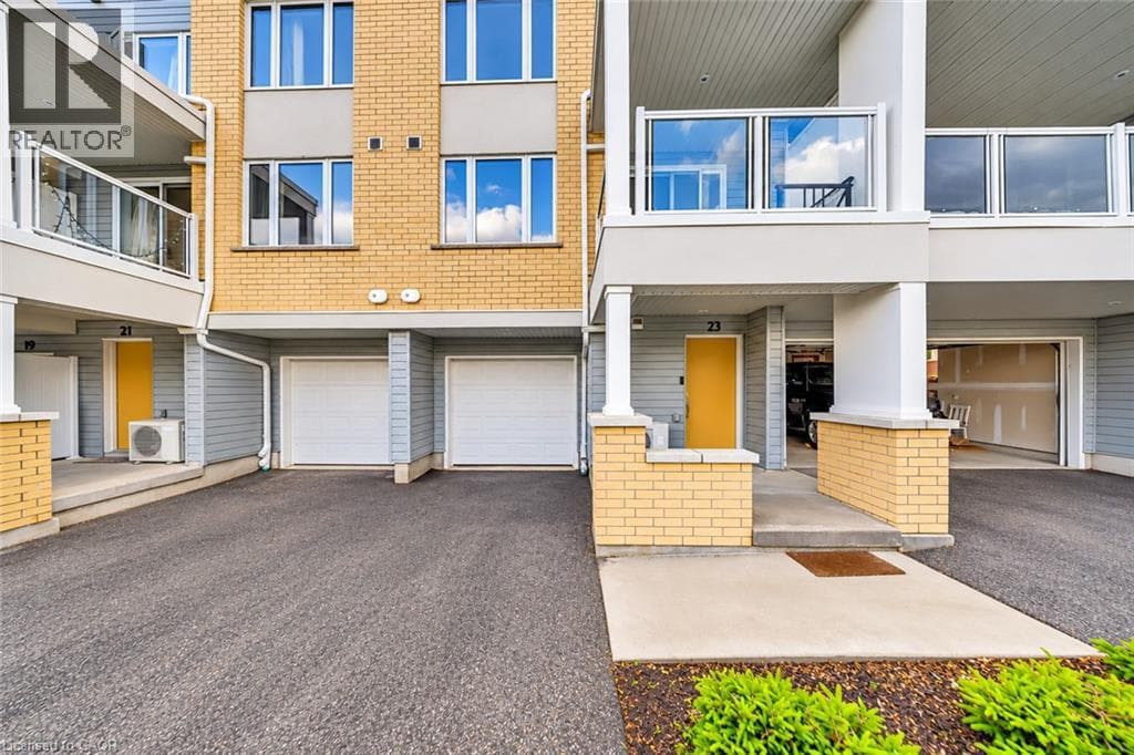 Townhouse for sale at 23 VALENCIA Avenue, Huron Park, Kitchener, Ontario, photo 2
