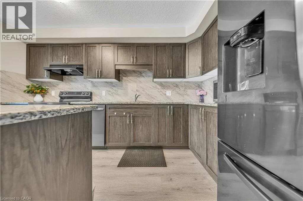 Townhouse for sale at 23 VALENCIA Avenue, Huron Park, Kitchener, Ontario, photo 14