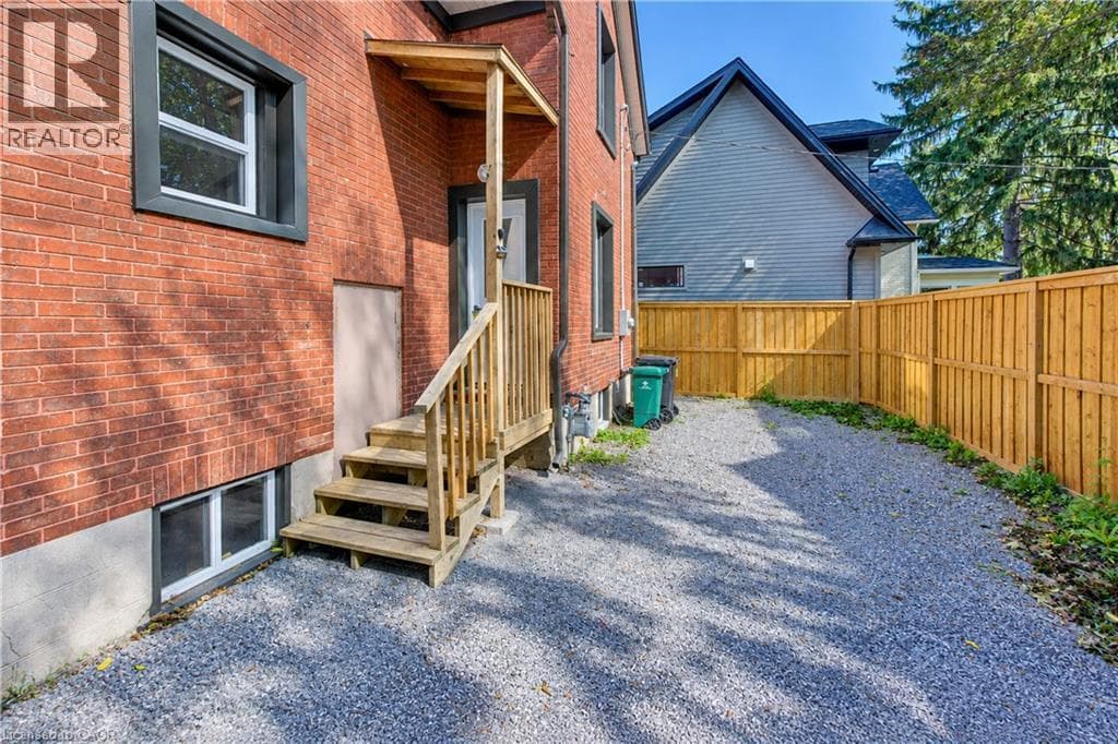 Semi-detached for sale at 18 MIEHM Place, Civic Centre, Kitchener, Ontario, photo 3