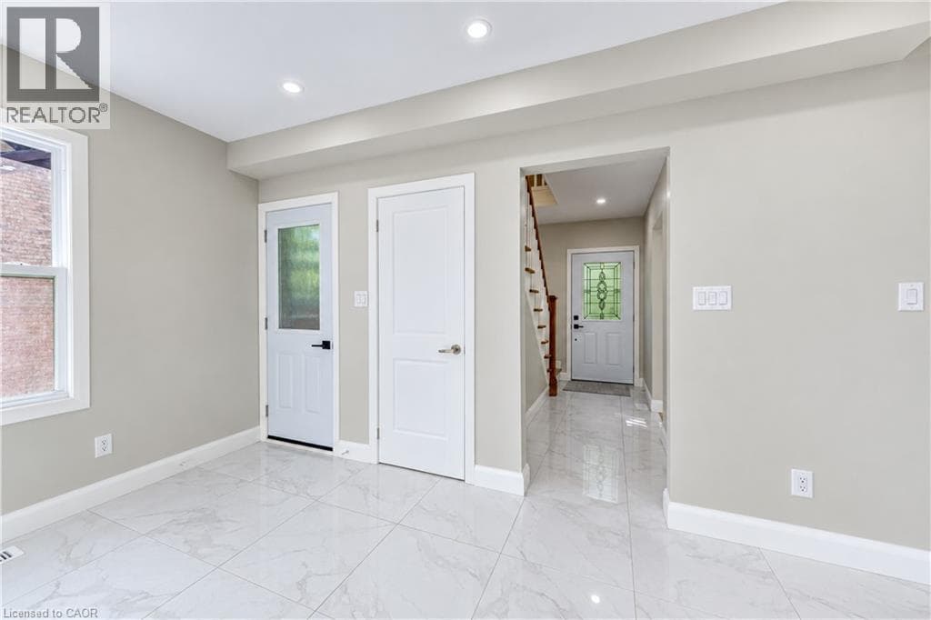 Semi-detached for sale at 18 MIEHM Place, Civic Centre, Kitchener, Ontario, photo 8