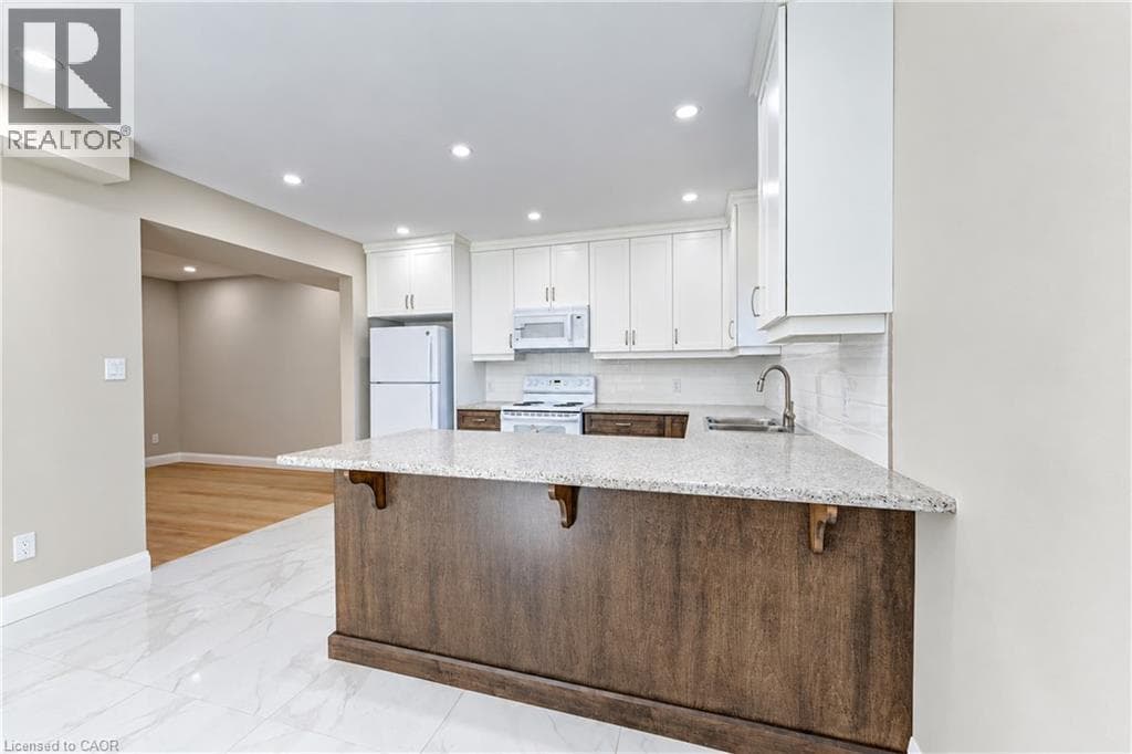 Semi-detached for sale at 18 MIEHM Place, Civic Centre, Kitchener, Ontario, photo 9