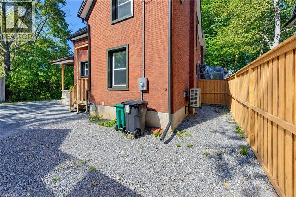 Semi-detached for sale at 18 MIEHM Place, Civic Centre, Kitchener, Ontario, photo 4