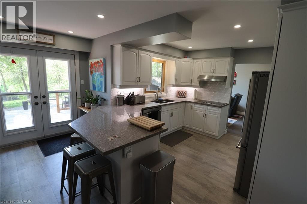 Detached for sale at 1814 NAFZIGER Road, New Hamburg, Wilmot, Ontario, photo 9